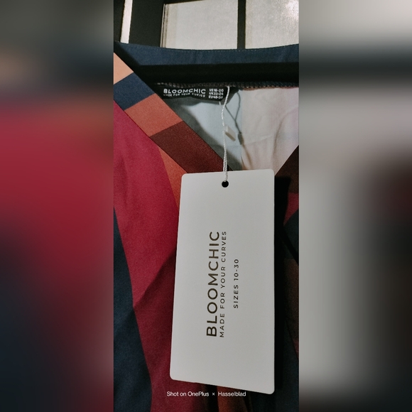 Colored Striped Contrast Dress - Picture 7 of 7